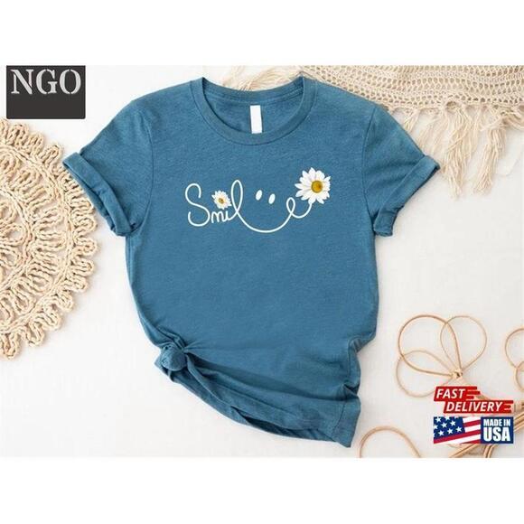 Brooke
B Other - Daisy Smile Face Flower Retro Happy Vibe Unisex Classic T-Shirt